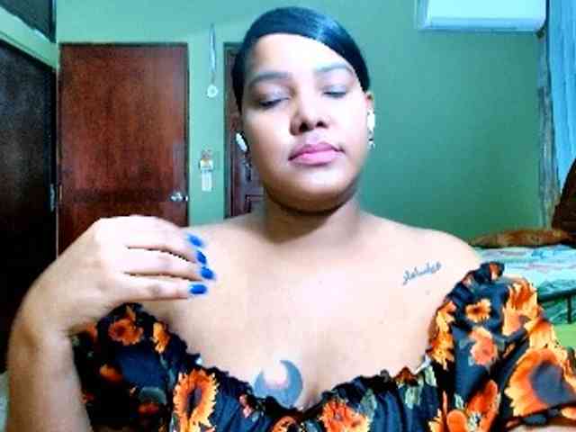 sarahlove16 webcam
