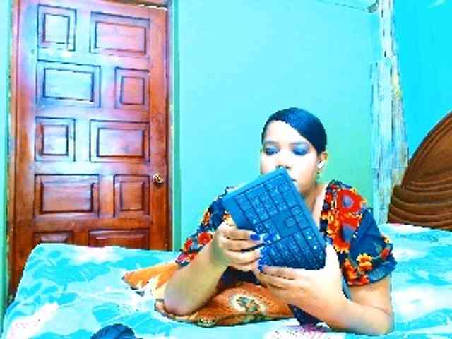 sarahlove16 webcam