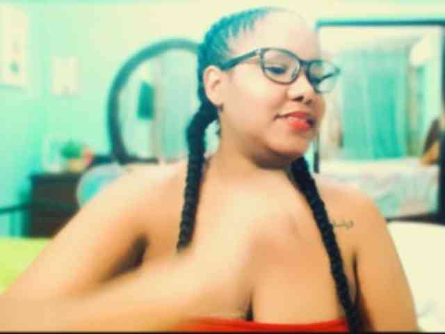 sarahlove16 webcam