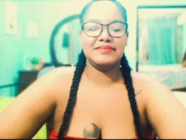 sarahlove16 webcam
