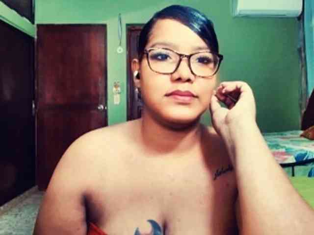 sarahlove16 webcam