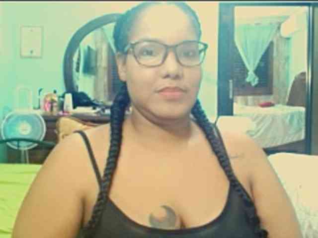 sarahlove16 webcam