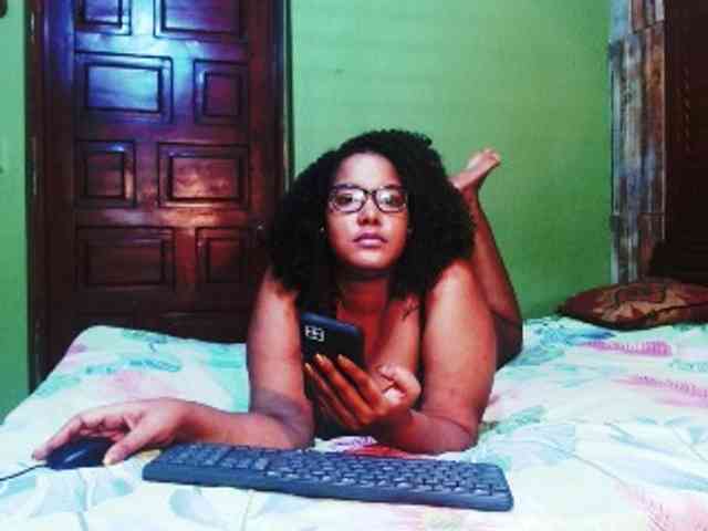 sarahlove16 webcam