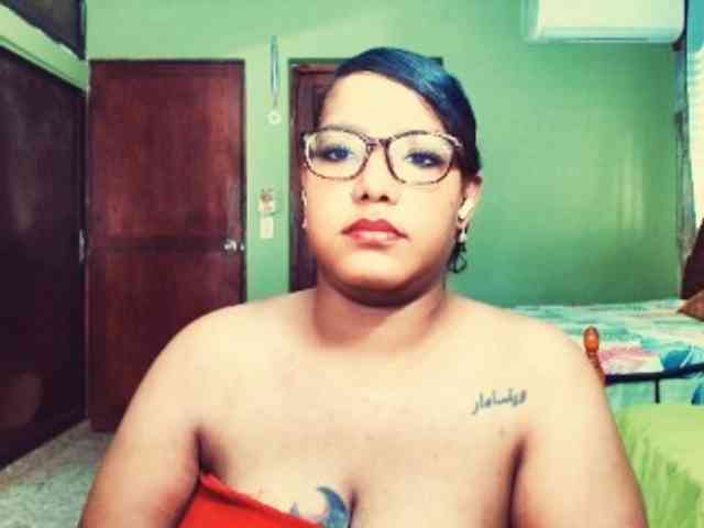 sarahlove16 webcam