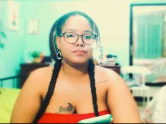 sarahlove16 webcam