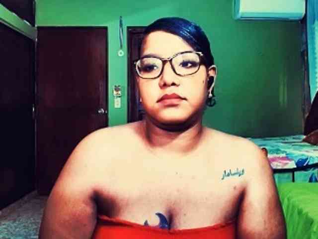 sarahlove16 webcam