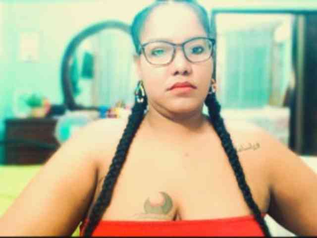 sarahlove16 webcam