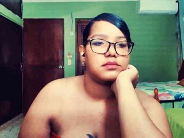 sarahlove16 webcam
