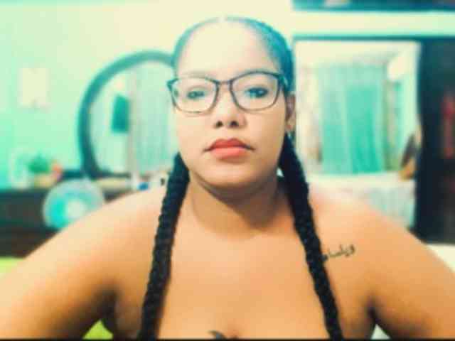 sarahlove16 webcam