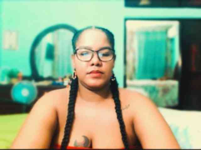 sarahlove16 webcam