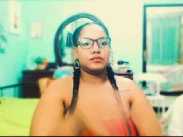sarahlove16 webcam