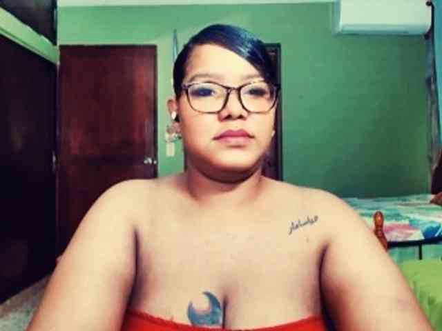 sarahlove16 webcam