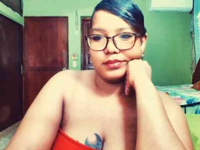 sarahlove16 webcam