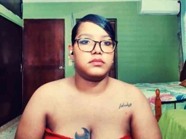 sarahlove16 webcam