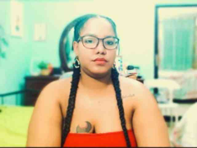 sarahlove16 webcam