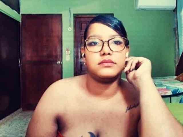 sarahlove16 webcam