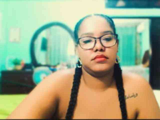 sarahlove16 webcam