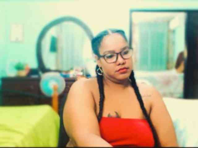sarahlove16 webcam