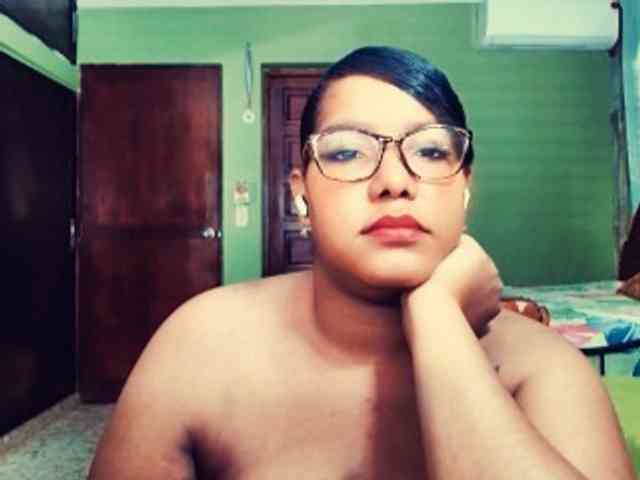 sarahlove16 webcam