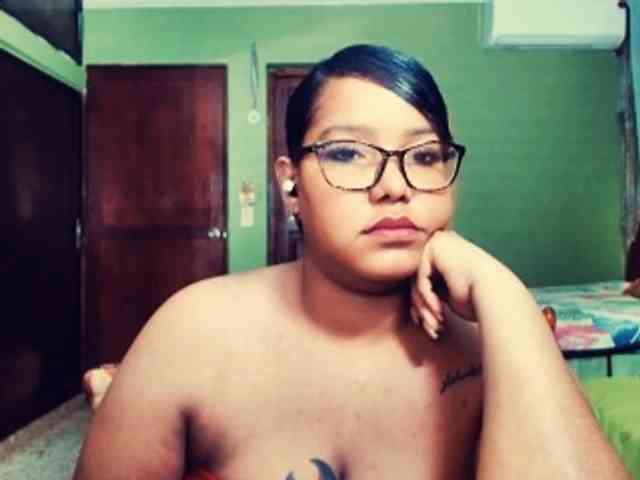 sarahlove16 webcam
