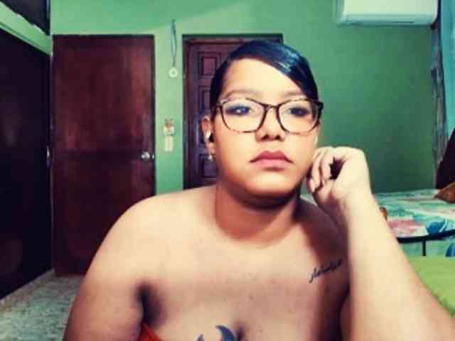 sarahlove16 webcam