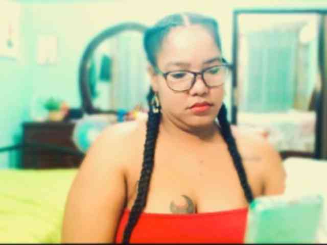 sarahlove16 webcam