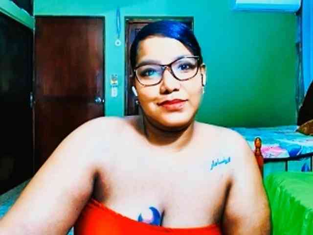 sarahlove16 webcam