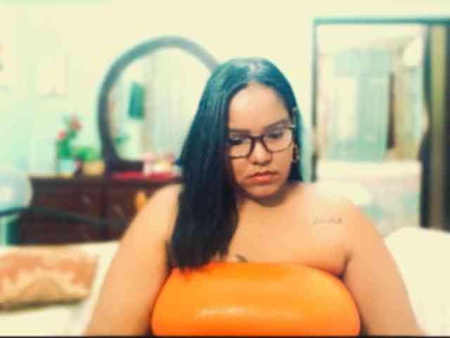 sarahlove16 webcam