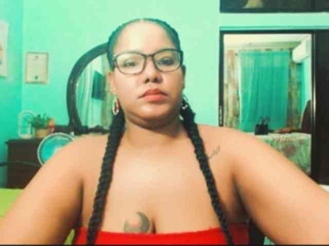 sarahlove16 webcam