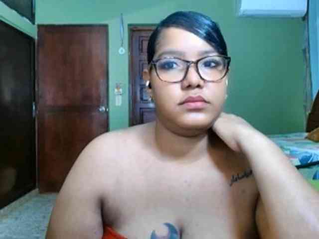 sarahlove16 webcam