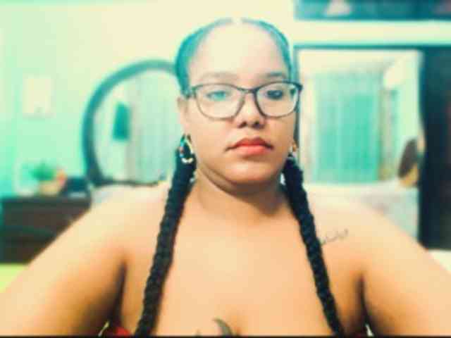 sarahlove16 webcam