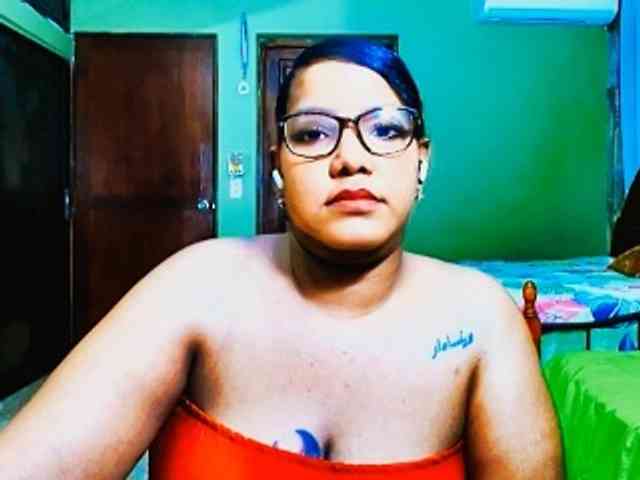 sarahlove16 webcam