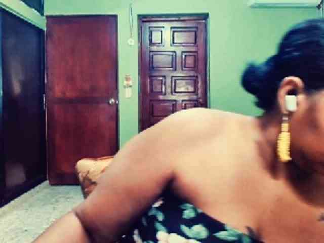 sarahlove16 webcam