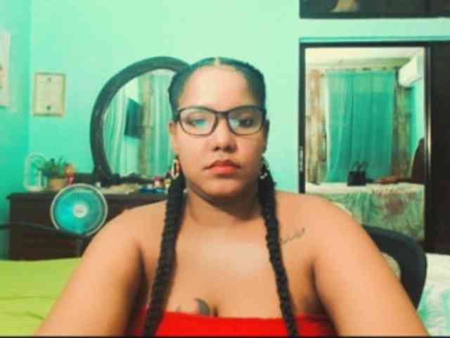 sarahlove16 webcam