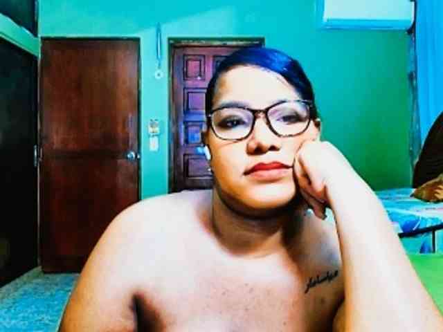sarahlove16 webcam