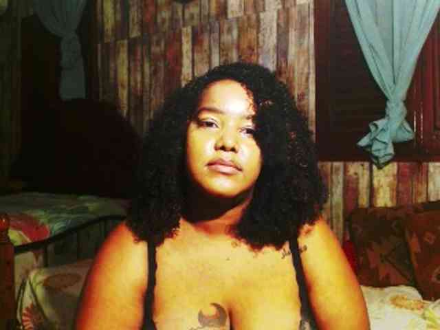 sarahlove16 webcam