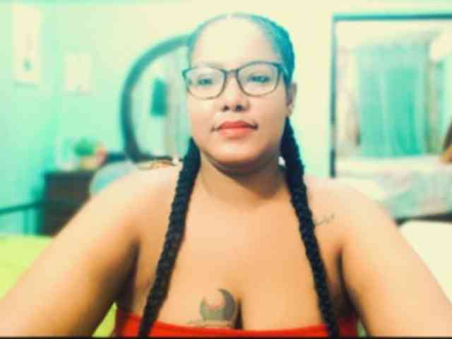 sarahlove16 webcam