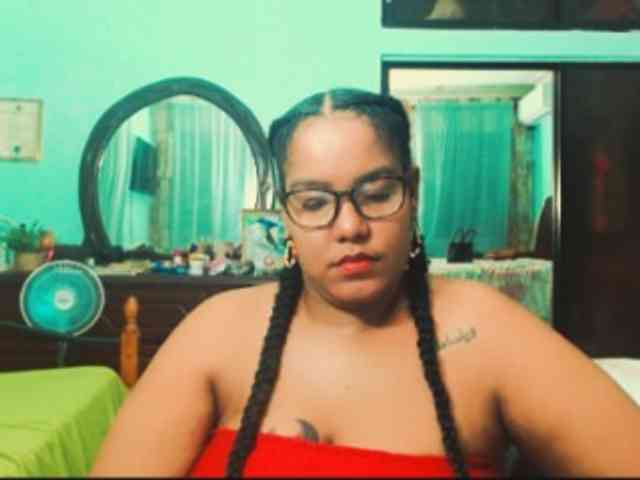 sarahlove16 webcam