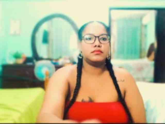 sarahlove16 webcam