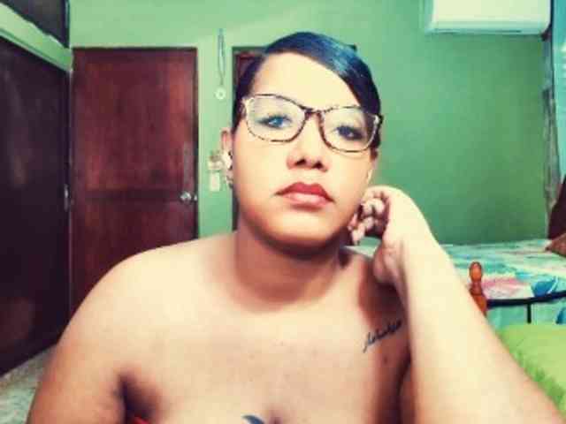 sarahlove16 webcam