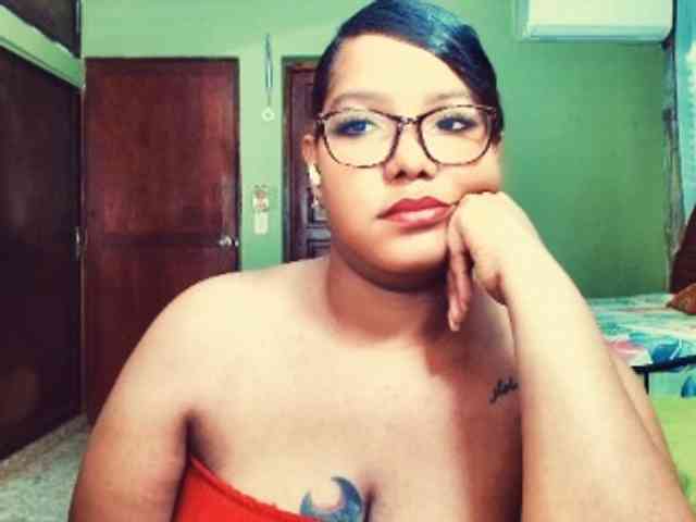 sarahlove16 webcam