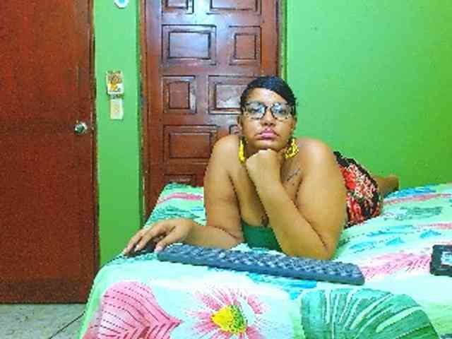sarahlove16's live room