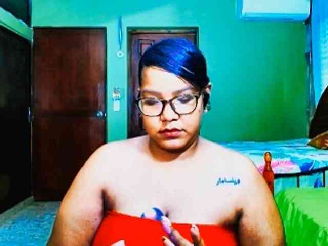 sarahlove16 webcam