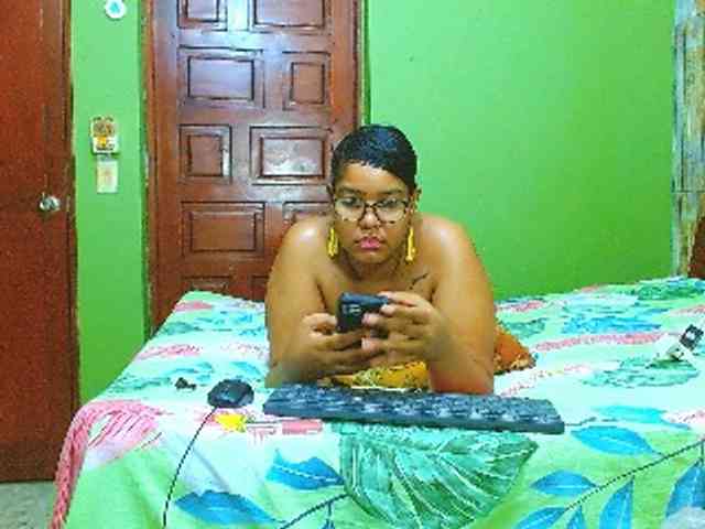 sarahlove16's live room