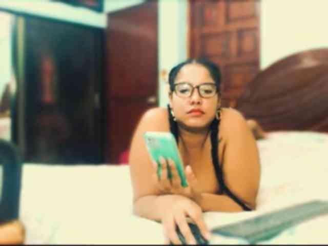 sarahlove16 webcam