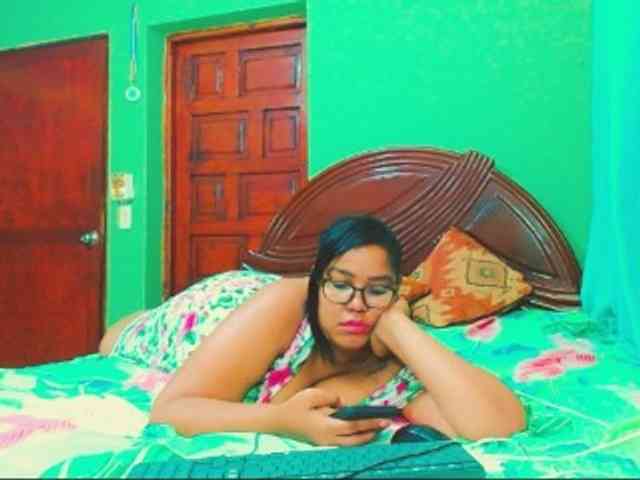 sarahlove16 webcam