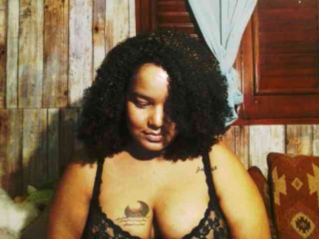 sarahlove16 webcam