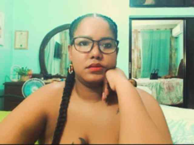 sarahlove16 webcam