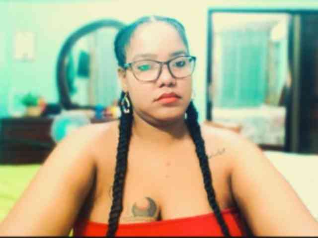 sarahlove16 webcam
