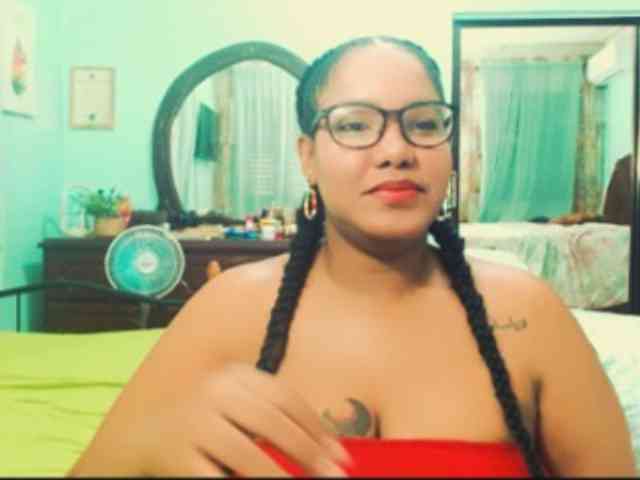 sarahlove16 webcam